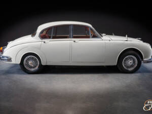 Image 6/21 of Jaguar Mk II 3.8 (1961)