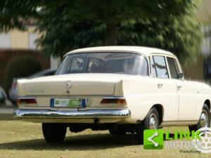 Image 6/10 de Daimler 2,5 Liter V8 (1967)