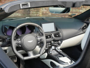 Image 14/50 of Aston Martin V8 Vantage Roadster (2023)