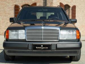 Image 3/50 of Mercedes-Benz 200 TE (1993)