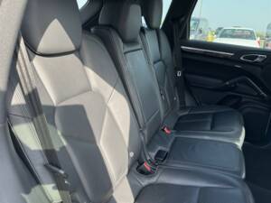Bild 26/61 von Porsche Cayenne S (2010)