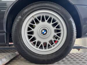 Image 27/37 of BMW 850i (1991)