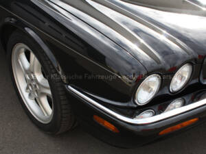 Image 23/29 of Jaguar XJR 4.0 (1998)