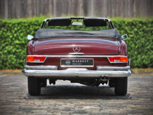 Image 4/71 of Mercedes-Benz 220 SE b (1961)