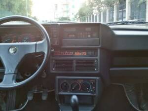 Immagine 5/10 di Alfa Romeo 75 1.8 Turbo (1988)