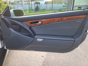 Bild 69/97 von Mercedes-Benz SL 500 (2004)