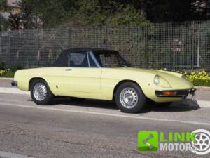 Image 8/10 of Alfa Romeo 2000 Spider Veloce (1975)
