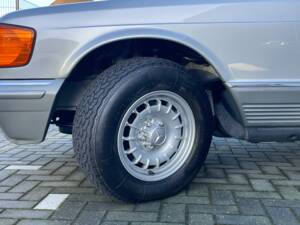 Bild 9/24 von Mercedes-Benz 380 SEC (1983)