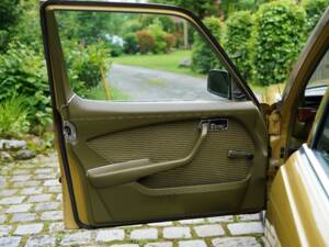 Image 15/19 of Mercedes-Benz 350 SE (1977)
