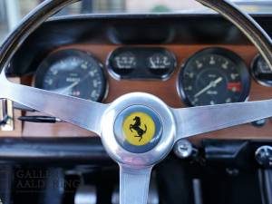 Image 8/50 de Ferrari 330 GT 2+2 (1965)