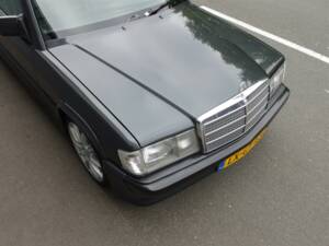 Immagine 9/98 di Mercedes-Benz 190 E 2.3-16 (1985)