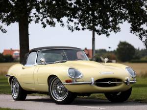 Image 24/35 de Jaguar E-Type (1967)