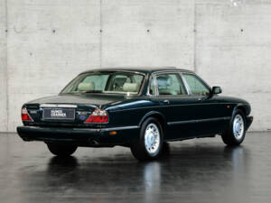 Bild 4/23 von Daimler Super V8 (2000)