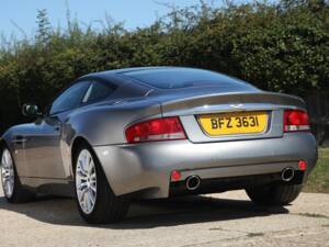 Image 3/22 of Aston Martin V12 Vanquish (2003)