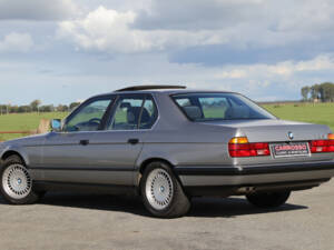 Image 14/41 de BMW 735i (1987)