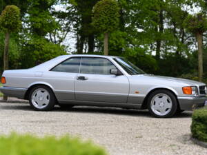 Image 13/17 of Mercedes-Benz 560 SEC (1989)