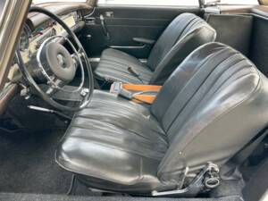 Image 11/20 of Mercedes-Benz 250 SL (1967)