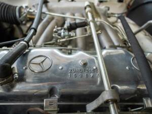 Image 14/37 of Mercedes-Benz 250 SE (1966)
