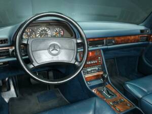 Immagine 12/30 di Mercedes-Benz 560 SEL (1990)