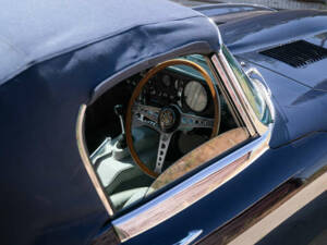 Immagine 13/45 di Jaguar E-Type 4.2 (1966)