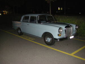 Image 4/4 of Mercedes-Benz 200 (1967)