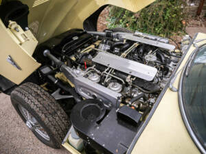 Afbeelding 3/45 van Jaguar E-Type V12 (1973)