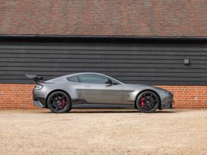 Bild 2/50 von Aston Martin Vantage GT8 (2017)