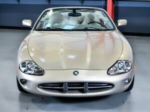 Image 2/7 of Jaguar XK8 4.0 (2000)