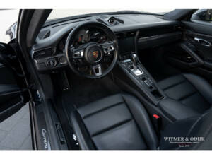 Image 4/38 of Porsche 911 Carrera 4S (2017)