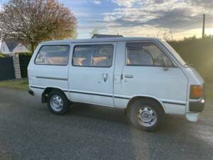 Image 3/7 of Toyota LiteAce (1985)