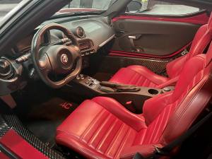 Image 34/50 of Alfa Romeo 4C (2015)