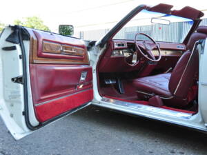 Image 50/75 of Cadillac Fleetwood Eldorado Convertible (1975)