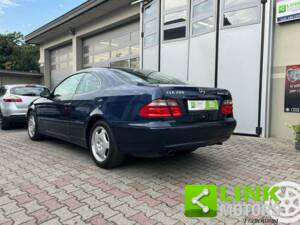 Afbeelding 3/10 van Mercedes-Benz CLK 200 Kompressor (2000)