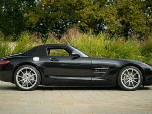 Imagen 19/50 de Mercedes-Benz SLS AMG Roadster (2011)