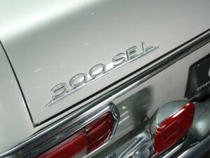 Image 21/30 of Mercedes-Benz 300 SEL 6.3 (1970)