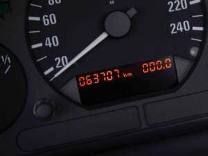 Bild 76/92 von BMW 325i (1994)