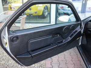 Immagine 42/50 di Porsche 928 GTS (1993)