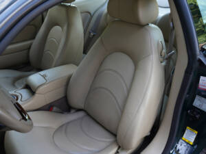 Image 28/50 of Jaguar XKR (2001)