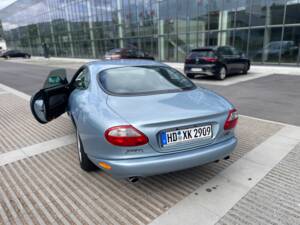 Image 7/8 of Jaguar XK8 4.0 (1997)