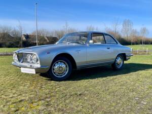 Image 3/42 of Alfa Romeo 2600 Sprint (1965)