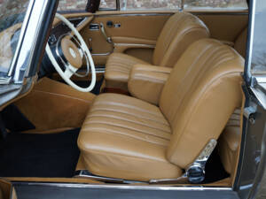 Image 16/50 of Mercedes-Benz 280 SE (1968)