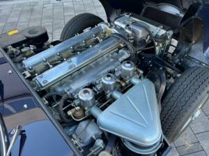 Image 24/33 of Jaguar E-Type 4.2 (1966)