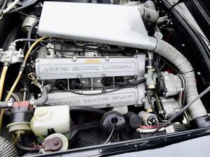 Immagine 20/48 di Aston Martin V8 Volante (1978)