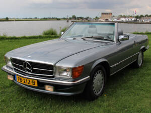 Immagine 5/27 di Mercedes-Benz 560 SL (1989)