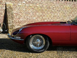 Image 11/50 de Jaguar E-Type (1968)