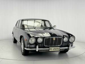 Image 4/7 of Jaguar XJ 6 2.8 (1971)