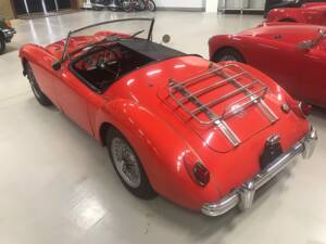 Image 12/16 of MG MGA 1500 (1956)