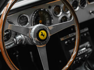 Image 18/43 de Ferrari 250 GTE (1963)