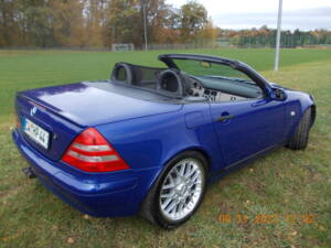 Image 22/42 de Mercedes-Benz SLK 230 Kompressor (1998)