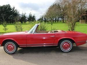 Image 2/9 of Mercedes-Benz 230 SL (1964)